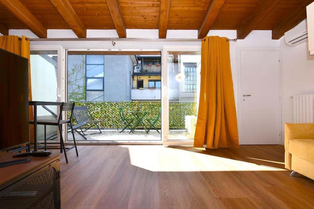 Bocconi Fond Prada Ieo Spettacolare Attico Con Terrazzo Apartment Mailand